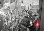 Immagine di Scene di Omaha Beach dopo essendo fissato nella seconda guerra mondiale Normandia Francia, 1944, secondo 56 filmato di repertorio 65675065483