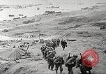 Immagine di Americano di rinforzi di truppa di terra in Normandia Normandia Francia, 1944, secondo 1 filmato di repertorio 65675065484