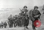 Immagine di Americano di rinforzi di truppa di terra in Normandia Normandia Francia, 1944, secondo 9 filmato di repertorio 65675065484