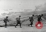 Immagine di Americano di rinforzi di truppa di terra in Normandia Normandia Francia, 1944, secondo 13 filmato di repertorio 65675065484