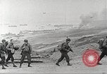 Immagine di Americano di rinforzi di truppa di terra in Normandia Normandia Francia, 1944, secondo 16 filmato di repertorio 65675065484