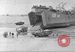 Immagine di Americano di rinforzi di truppa di terra in Normandia Normandia Francia, 1944, secondo 23 filmato di repertorio 65675065484