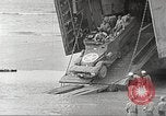 Immagine di Americano di rinforzi di truppa di terra in Normandia Normandia Francia, 1944, secondo 24 filmato di repertorio 65675065484