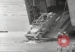 Immagine di Americano di rinforzi di truppa di terra in Normandia Normandia Francia, 1944, secondo 25 filmato di repertorio 65675065484