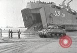 Immagine di Americano di rinforzi di truppa di terra in Normandia Normandia Francia, 1944, secondo 29 filmato di repertorio 65675065484