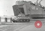 Immagine di Americano di rinforzi di truppa di terra in Normandia Normandia Francia, 1944, secondo 30 filmato di repertorio 65675065484