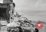 Immagine di Americano di rinforzi di truppa di terra in Normandia Normandia Francia, 1944, secondo 32 filmato di repertorio 65675065484