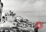 Immagine di Americano di rinforzi di truppa di terra in Normandia Normandia Francia, 1944, secondo 33 filmato di repertorio 65675065484