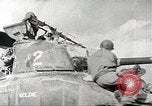 Immagine di Americano di rinforzi di truppa di terra in Normandia Normandia Francia, 1944, secondo 36 filmato di repertorio 65675065484