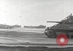 Immagine di Americano di rinforzi di truppa di terra in Normandia Normandia Francia, 1944, secondo 39 filmato di repertorio 65675065484