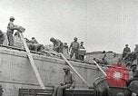Immagine di Americano di rinforzi di truppa di terra in Normandia Normandia Francia, 1944, secondo 48 filmato di repertorio 65675065484