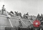 Immagine di Americano di rinforzi di truppa di terra in Normandia Normandia Francia, 1944, secondo 49 filmato di repertorio 65675065484