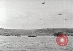 Immagine di Americano di rinforzi di truppa di terra in Normandia Normandia Francia, 1944, secondo 50 filmato di repertorio 65675065484
