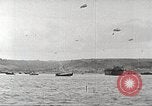 Immagine di Americano di rinforzi di truppa di terra in Normandia Normandia Francia, 1944, secondo 51 filmato di repertorio 65675065484