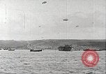 Immagine di Americano di rinforzi di truppa di terra in Normandia Normandia Francia, 1944, secondo 53 filmato di repertorio 65675065484