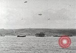 Immagine di Americano di rinforzi di truppa di terra in Normandia Normandia Francia, 1944, secondo 54 filmato di repertorio 65675065484