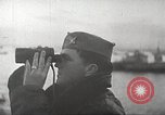 Standbild Allied resupply Operations auf Omaha Beach Normandie Frankreich, 1944, aus Sekunde 10 historischem Filmmaterial Videoclip 65675065485