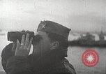 Standbild Allied resupply Operations auf Omaha Beach Normandie Frankreich, 1944, aus Sekunde 11 historischem Filmmaterial Videoclip 65675065485