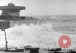Standbild Allied resupply Operations auf Omaha Beach Normandie Frankreich, 1944, aus Sekunde 18 historischem Filmmaterial Videoclip 65675065485