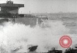 Standbild Allied resupply Operations auf Omaha Beach Normandie Frankreich, 1944, aus Sekunde 19 historischem Filmmaterial Videoclip 65675065485