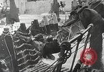 Standbild Allied resupply Operations auf Omaha Beach Normandie Frankreich, 1944, aus Sekunde 36 historischem Filmmaterial Videoclip 65675065485