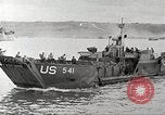 Standbild deutschen Kriegsgefangenen aus der Normandie Atlantik, 1944, aus Sekunde 4 historischem Filmmaterial Videoclip 65675065486