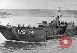 Standbild deutschen Kriegsgefangenen aus der Normandie Atlantik, 1944, aus Sekunde 5 historischem Filmmaterial Videoclip 65675065486