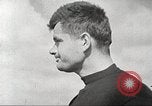 Standbild deutschen Kriegsgefangenen aus der Normandie Atlantik, 1944, aus Sekunde 7 historischem Filmmaterial Videoclip 65675065486