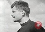 Standbild deutschen Kriegsgefangenen aus der Normandie Atlantik, 1944, aus Sekunde 8 historischem Filmmaterial Videoclip 65675065486