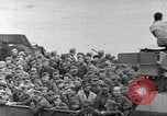 Standbild deutschen Kriegsgefangenen aus der Normandie Atlantik, 1944, aus Sekunde 12 historischem Filmmaterial Videoclip 65675065486