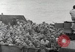 Standbild deutschen Kriegsgefangenen aus der Normandie Atlantik, 1944, aus Sekunde 13 historischem Filmmaterial Videoclip 65675065486