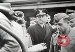 Standbild deutschen Kriegsgefangenen aus der Normandie Atlantik, 1944, aus Sekunde 24 historischem Filmmaterial Videoclip 65675065486