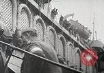 Standbild deutschen Kriegsgefangenen aus der Normandie Atlantik, 1944, aus Sekunde 28 historischem Filmmaterial Videoclip 65675065486