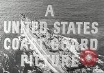 Standbild deutschen Kriegsgefangenen aus der Normandie Atlantik, 1944, aus Sekunde 50 historischem Filmmaterial Videoclip 65675065486