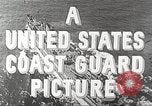 Standbild deutschen Kriegsgefangenen aus der Normandie Atlantik, 1944, aus Sekunde 52 historischem Filmmaterial Videoclip 65675065486