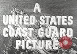 Standbild deutschen Kriegsgefangenen aus der Normandie Atlantik, 1944, aus Sekunde 53 historischem Filmmaterial Videoclip 65675065486