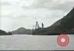 Standbild Reinigung von Canal Panama Canal, 1916, aus Sekunde 8 historischem Filmmaterial Videoclip 65675065536