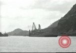 Standbild Reinigung von Canal Panama Canal, 1916, aus Sekunde 9 historischem Filmmaterial Videoclip 65675065536