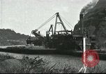 Standbild Reinigung von Canal Panama Canal, 1916, aus Sekunde 37 historischem Filmmaterial Videoclip 65675065536