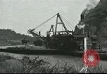 Standbild Reinigung von Canal Panama Canal, 1916, aus Sekunde 41 historischem Filmmaterial Videoclip 65675065536