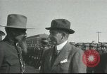 Standbild Botschafter Henry P Fletcher kommt in Mexiko Laredo Mexiko, 1917, aus Sekunde 35 historischem Filmmaterial Videoclip 65675065544