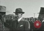 Standbild Botschafter Henry P Fletcher kommt in Mexiko Laredo Mexiko, 1917, aus Sekunde 39 historischem Filmmaterial Videoclip 65675065544