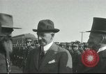 Standbild Botschafter Henry P Fletcher kommt in Mexiko Laredo Mexiko, 1917, aus Sekunde 40 historischem Filmmaterial Videoclip 65675065544