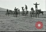 Standbild griechische Soldaten Athen Griechenland, 1915, aus Sekunde 11 historischem Filmmaterial Videoclip 65675065545