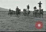 Standbild griechische Soldaten Athen Griechenland, 1915, aus Sekunde 12 historischem Filmmaterial Videoclip 65675065545