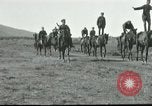 Standbild griechische Soldaten Athen Griechenland, 1915, aus Sekunde 13 historischem Filmmaterial Videoclip 65675065545