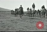 Standbild griechische Soldaten Athen Griechenland, 1915, aus Sekunde 14 historischem Filmmaterial Videoclip 65675065545
