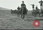 Standbild griechische Soldaten Athen Griechenland, 1915, aus Sekunde 17 historischem Filmmaterial Videoclip 65675065545