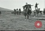 Standbild griechische Soldaten Athen Griechenland, 1915, aus Sekunde 21 historischem Filmmaterial Videoclip 65675065545