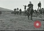 Standbild griechische Soldaten Athen Griechenland, 1915, aus Sekunde 22 historischem Filmmaterial Videoclip 65675065545